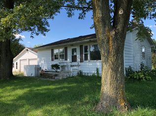 17407 Bastian Rd, Hinckley, IL 60520