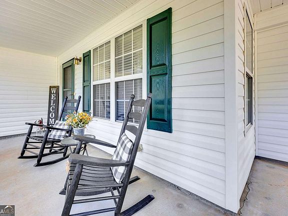 5th image of 35 Macadamia Ct