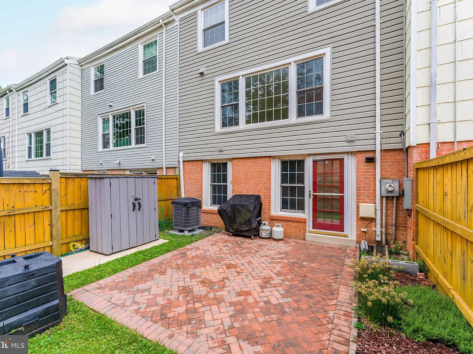 4 bed, 2.5 bath, 1408 sqft, $3,000 — Photo 4