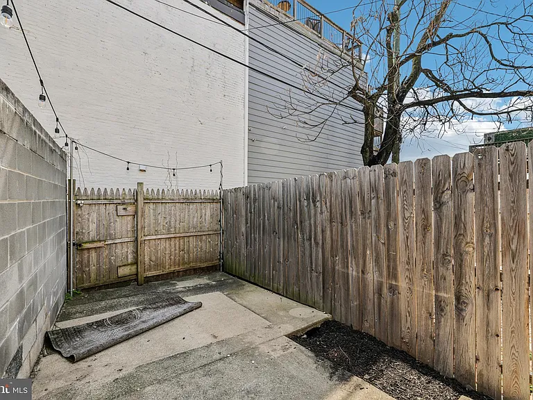 49 E Heath St — Photo 39