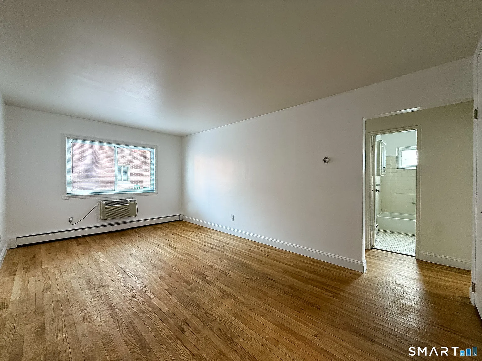 2 bed, 1.0 bath, 704 sqft, $2,300 — Photo 3