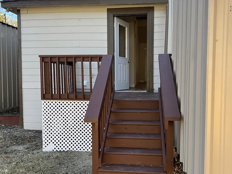 320 S 4th St — Photo 16