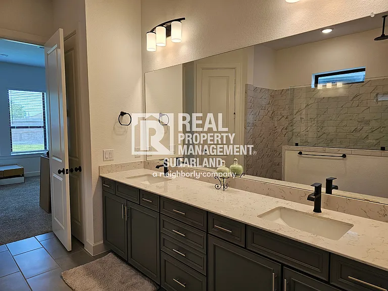 1414 Emma Lake Dr — Photo 16