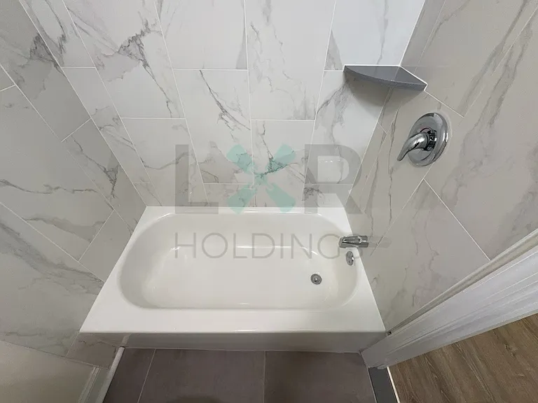 38 Rhodes Ave — Photo 5