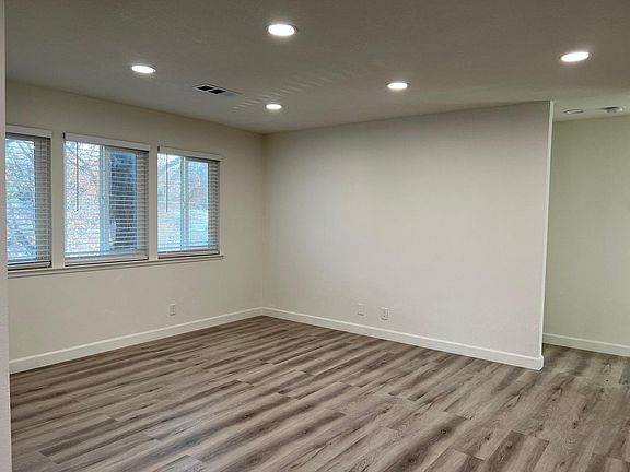 4th image of 5121 Snow Dr #D