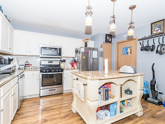3rd image of 141 Picnic St
