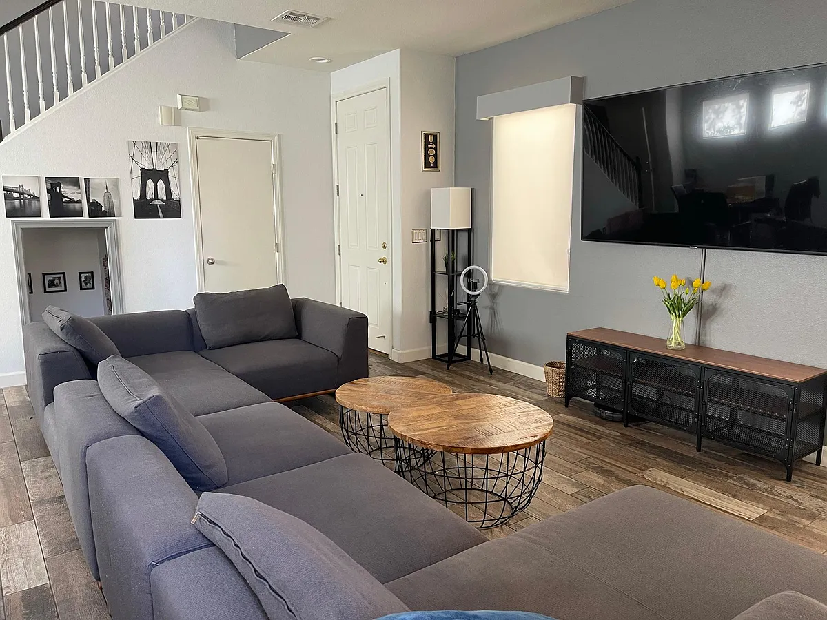 Building Photo - 5289 Coral Ribbon Ave