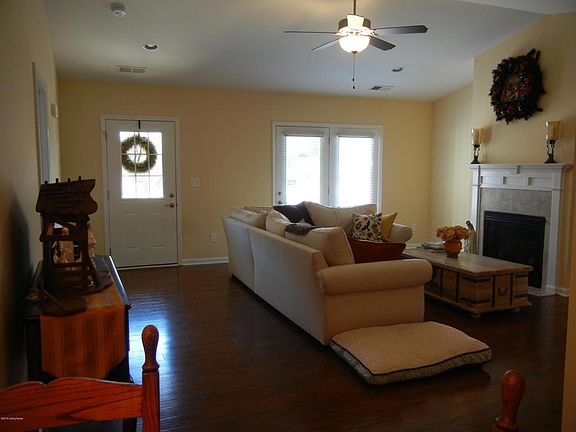 3rd image of 613 Shumaker Dr