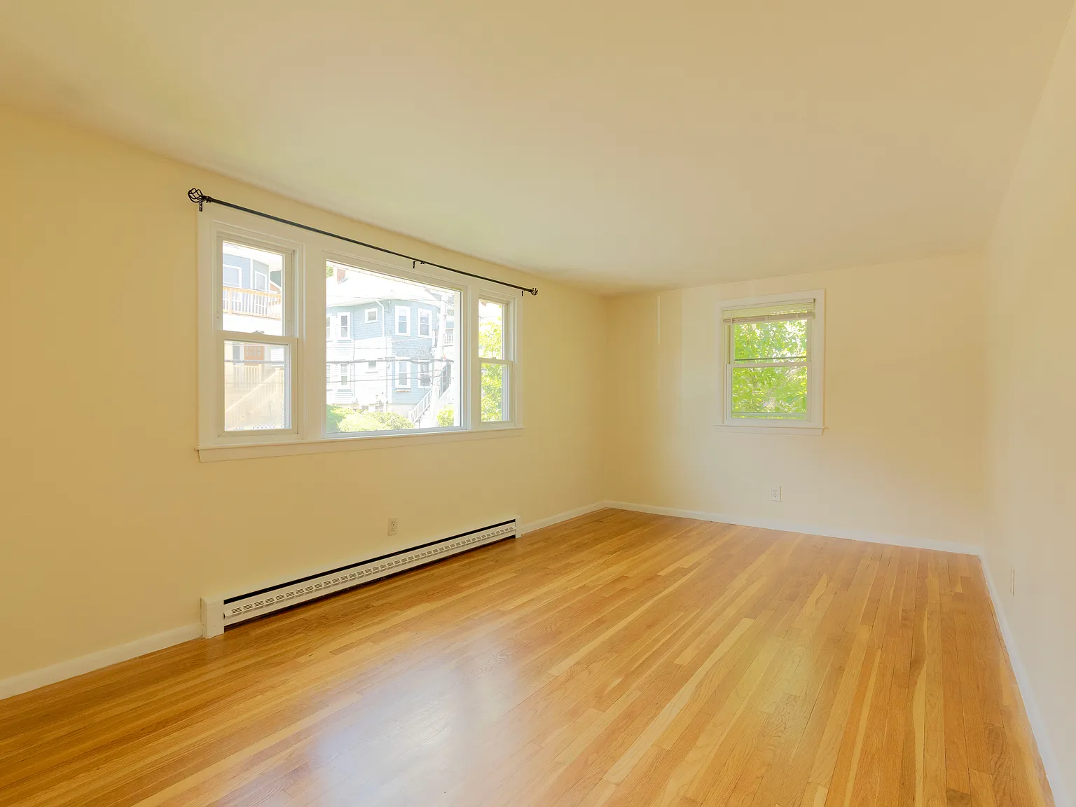 3 bed, 1250 sqft, $3,150 — Photo 2