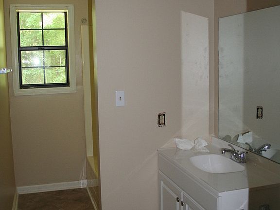 5th image of 115 Westminster Dr