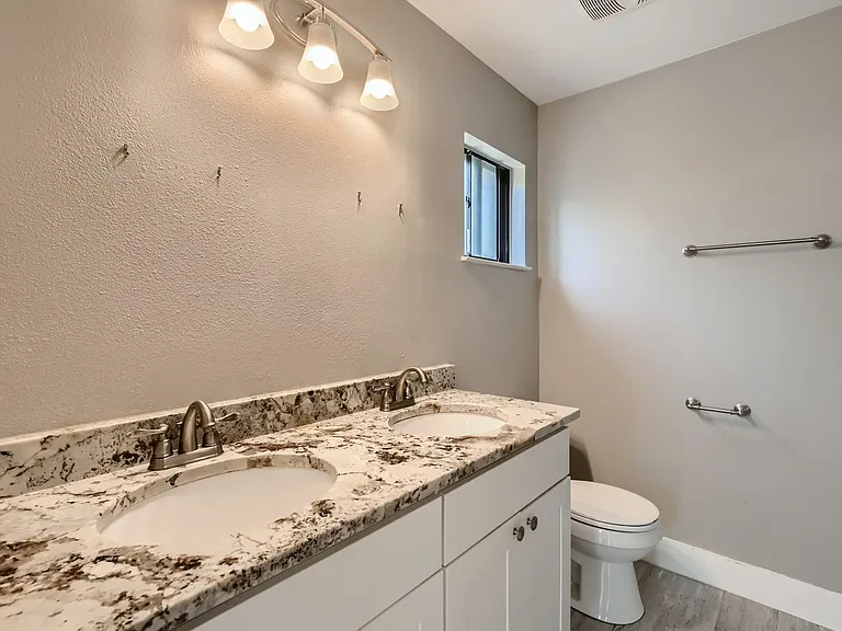 722 E Nottingham Dr — Photo 13