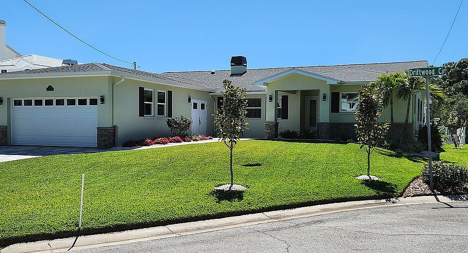 1st image of 208 Driftwood Dr S