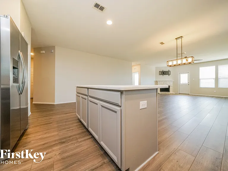 713 Jonius Creek Dr — Photo 4