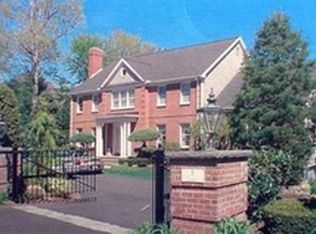 8 Coachman Ridge Rd, Shrewsbury, MA 01545