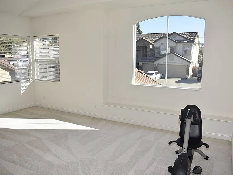 630 Rogers Cir — Photo 32