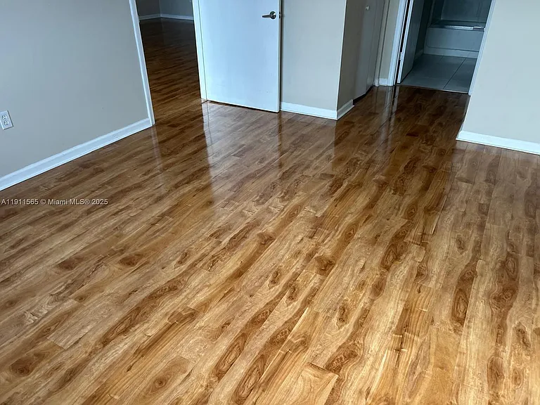 18800 NE 29th Ave #913 — Photo 3