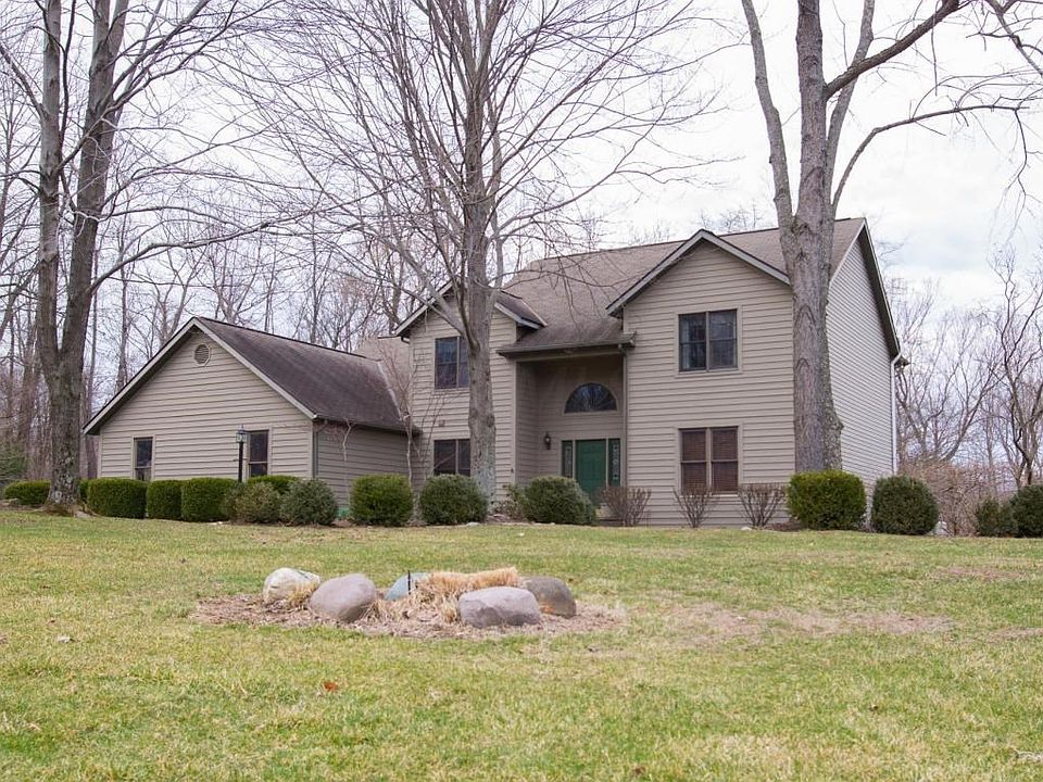 1st image of 32 Hampden Dr