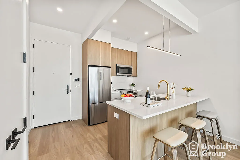 Building Photo - 556 Baltic St #703