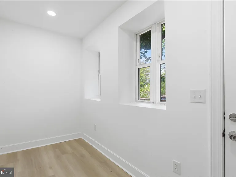 2567 W Baltimore St — Photo 7