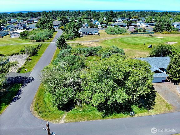 3rd image of 301 Octopus Avenue NE
