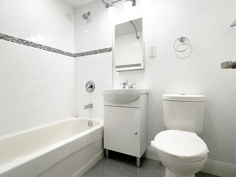 75 Spencer Ave — Photo 7
