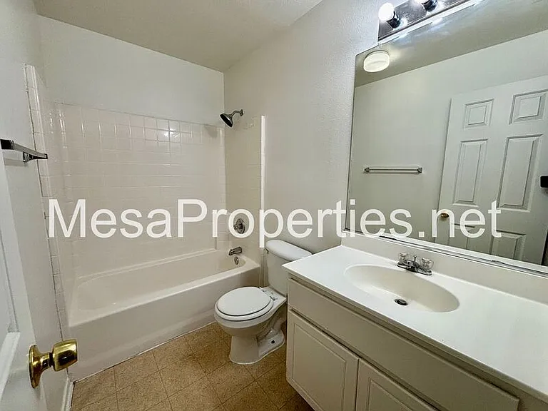 15083 Brown Ln — Photo 15