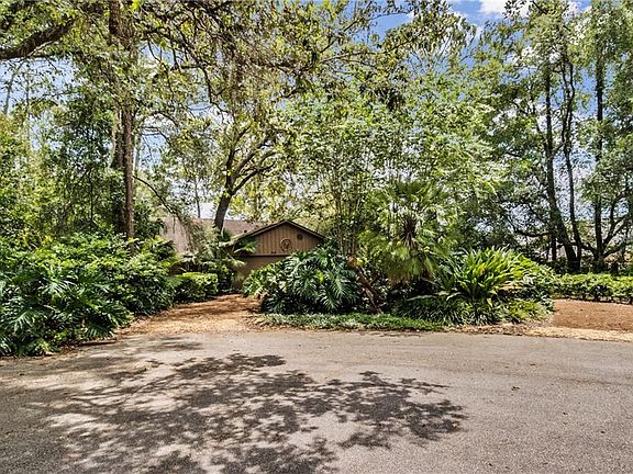 2nd image of 205 Honeysuckle Ln