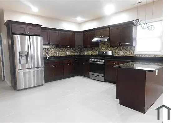 42 Perry Ave — Photo 3