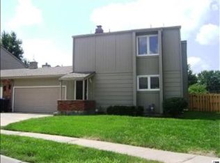 5339 SW Chelsea Ct, Topeka, KS 66604
