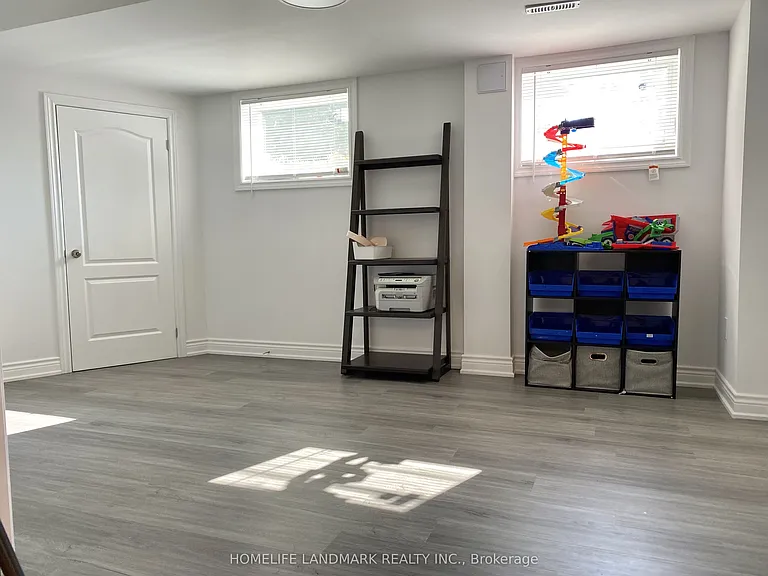 59 Elizabeth Cres S — Photo 6