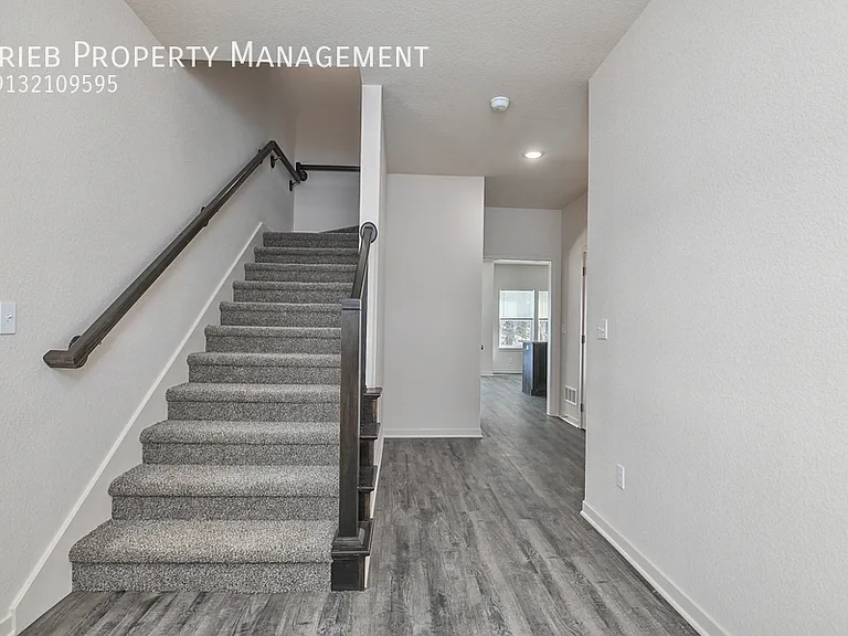 10328 Farrow Ave #6 — Photo 7