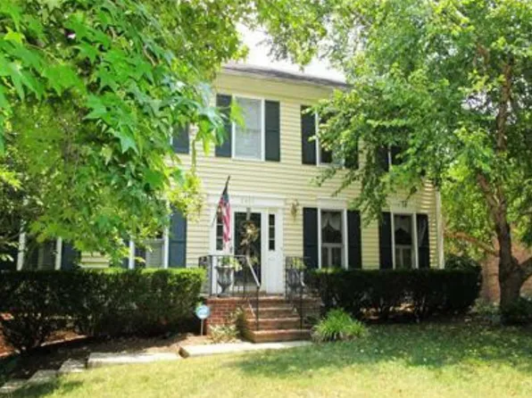 2420 Woodfield Cir, Lexington, KY 40515