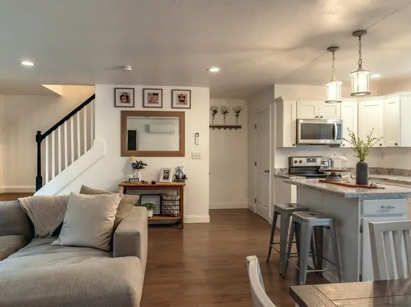 27 Doreen Way, Carver, MA 02330