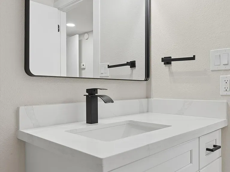 5117 E Beck Ln — Photo 22