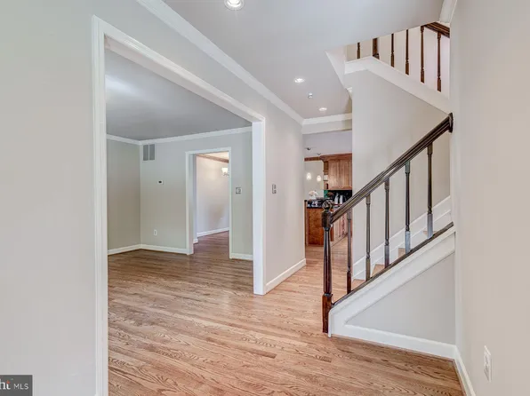 9146 Schoolcraft Ln, Burke, VA 22015