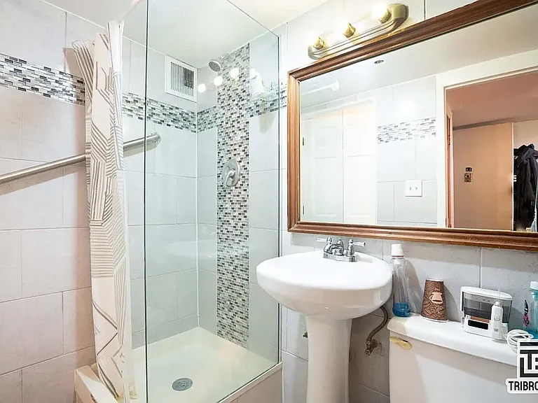 395 Smith St #1R — Photo 9