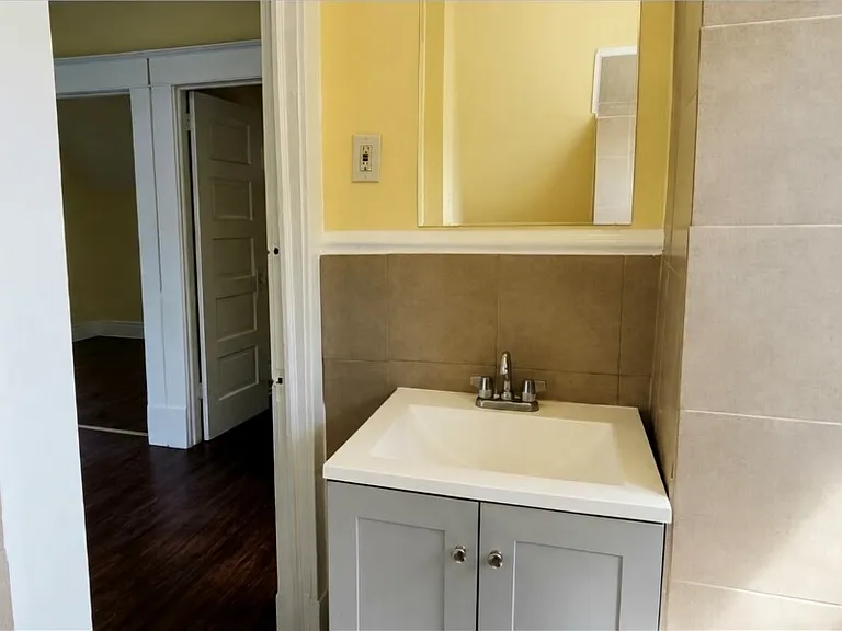 31 Roma Ave — Photo 5