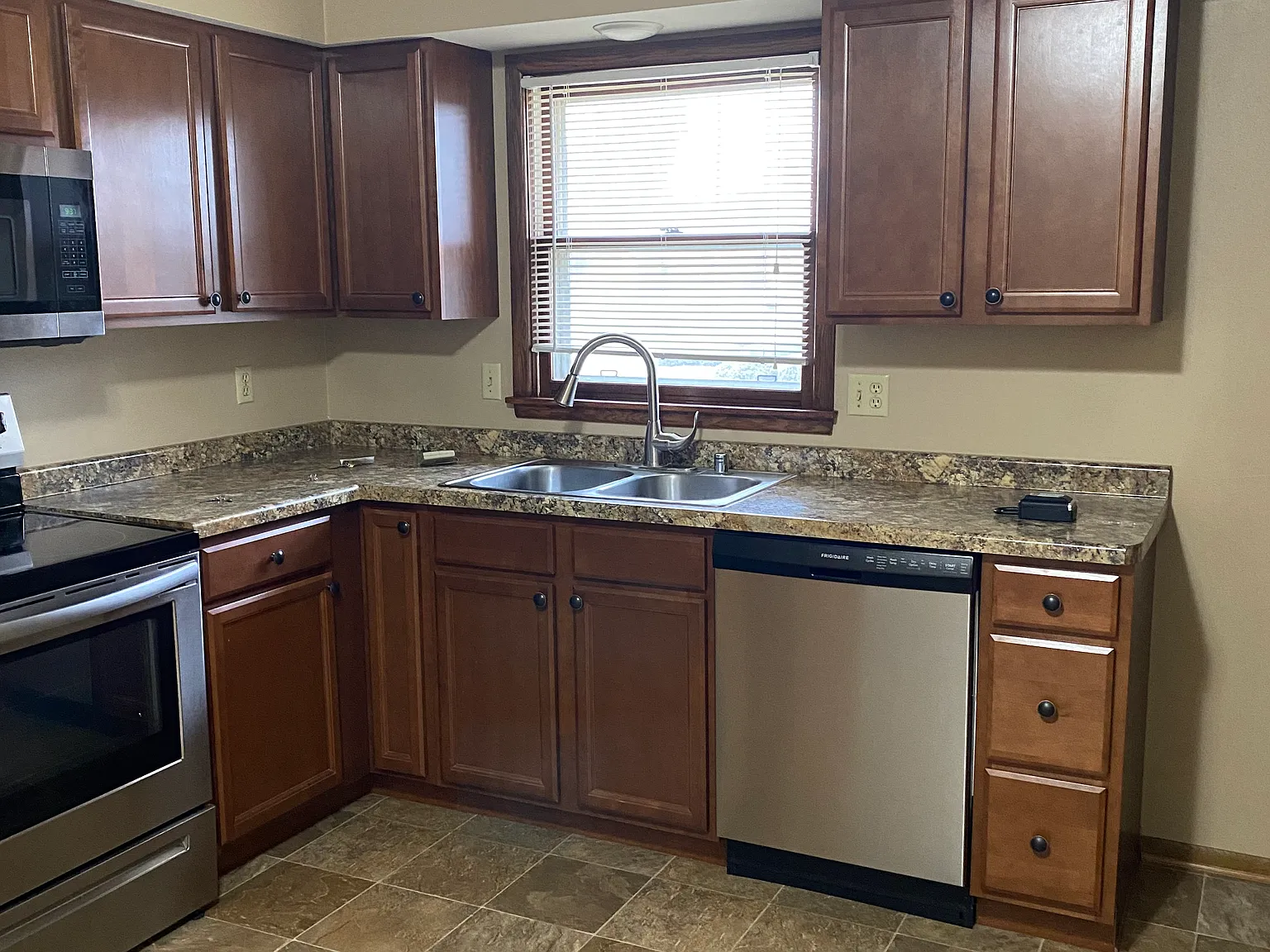 2 bed, 950 sqft, $1,395 — Photo 2