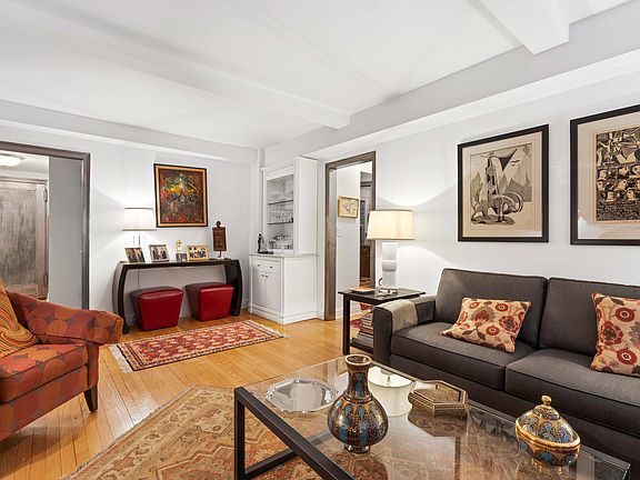 4th image of 321 E 43rd St APT 114
