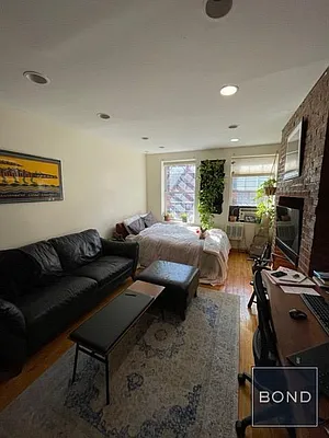 Rented by Bond New York | media 7