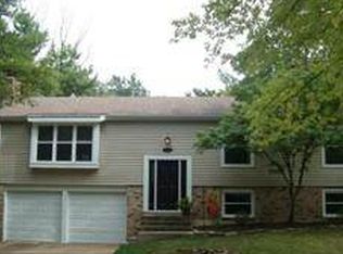 814 Country Stone Dr, Ballwin, MO 63021