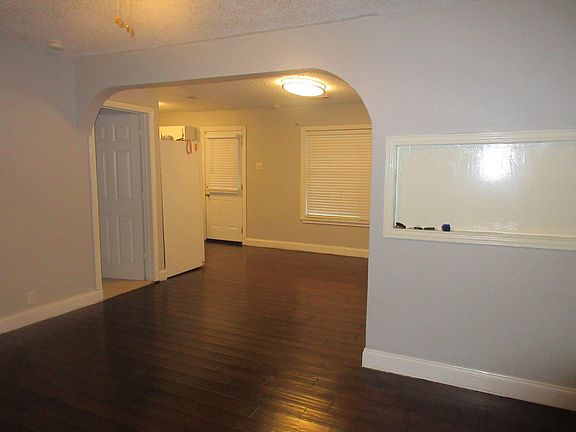 3rd image of 1409 James Dr