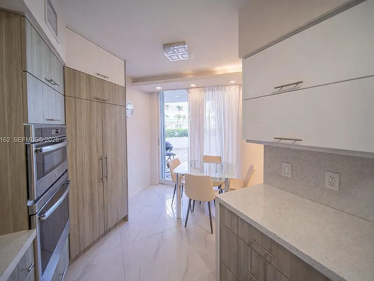 16445 Collins Ave #425 — Photo 8