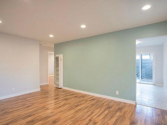4th image of 1631 Mentone Ave #A