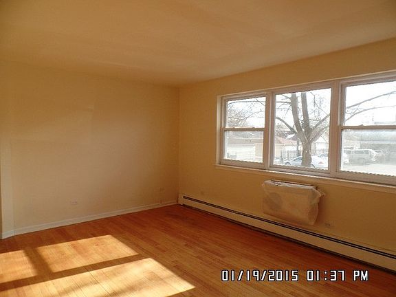 3rd image of 4750 W Glenlake Ave #2E