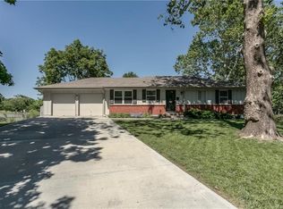 604 S Hamilton Cir, Olathe, KS 66061