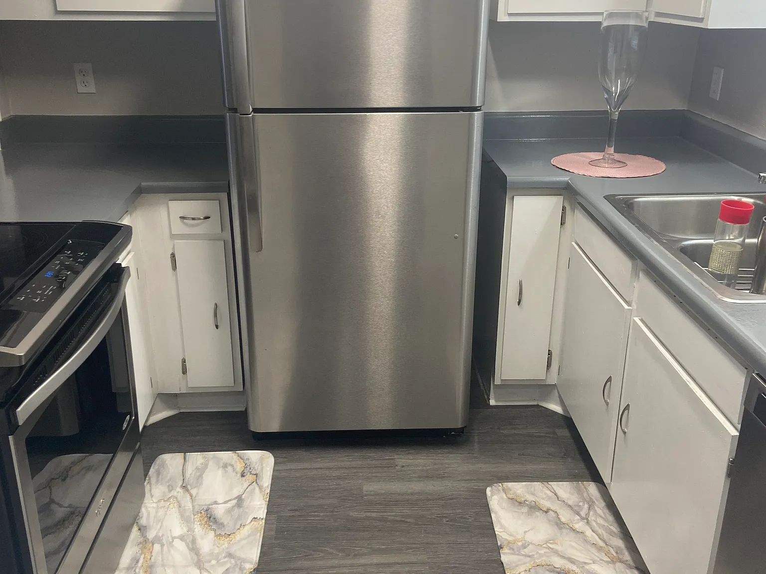 2 bed, 1.5 bath, 1100 sqft, $1,600 — Photo 3