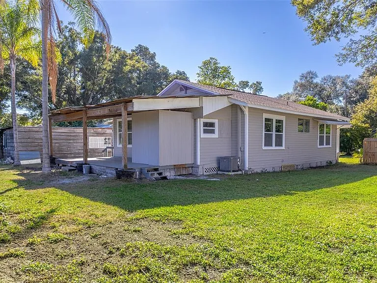 1571 S Myrtle Ave — Photo 4