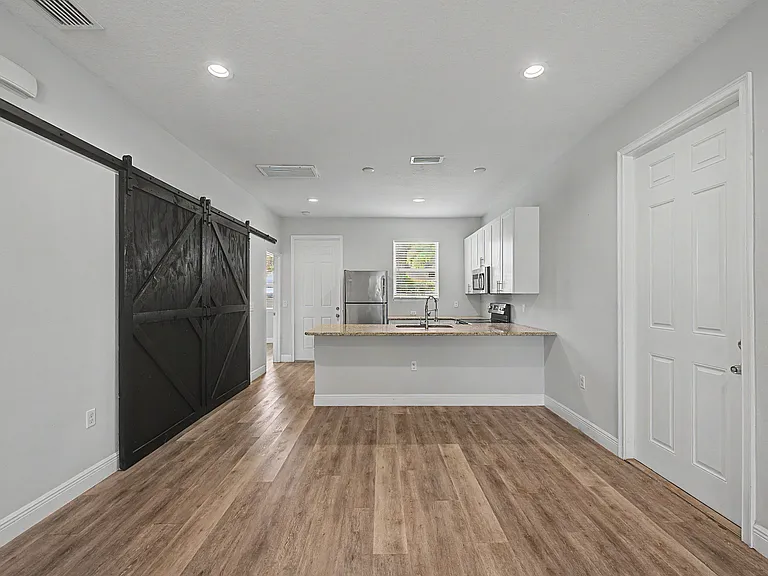 1614 E Mulberry Dr — Photo 6