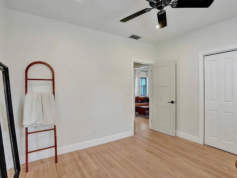 807 SW 18th St — Photo 44